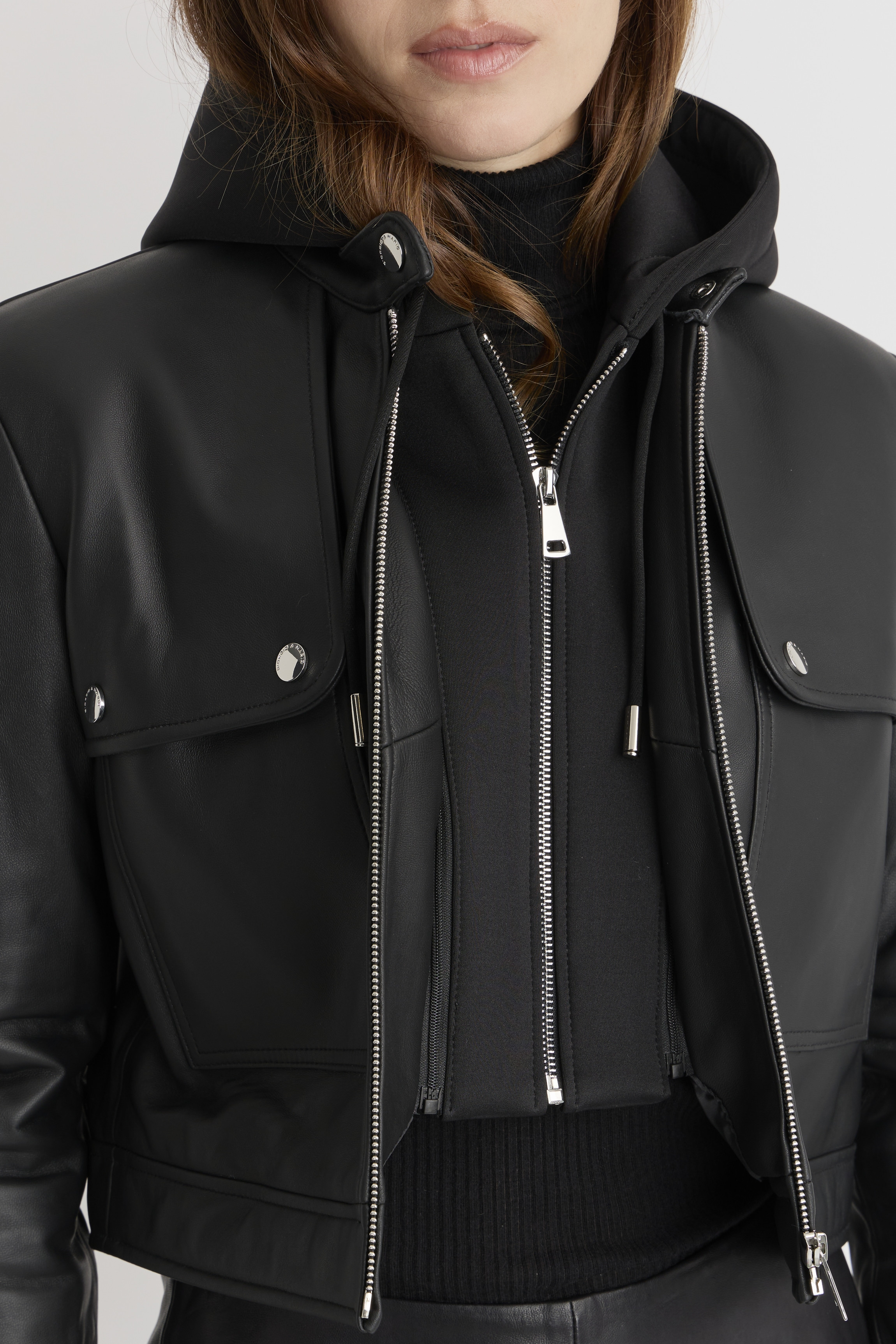 BLOUSON EN CUIR AVEC CAPUCHE NEO